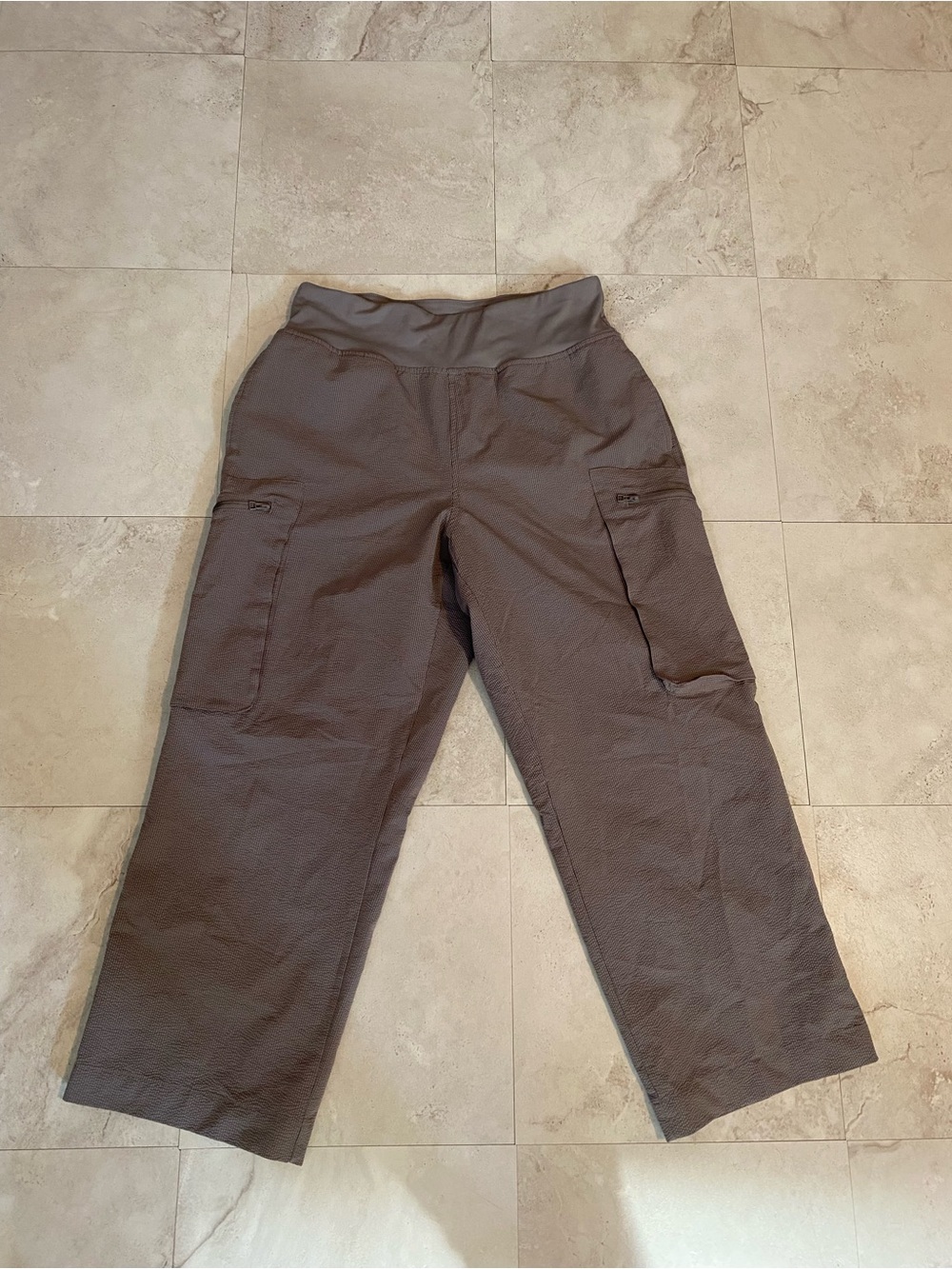 light and breathable capri cargo pants with stretchy waistband